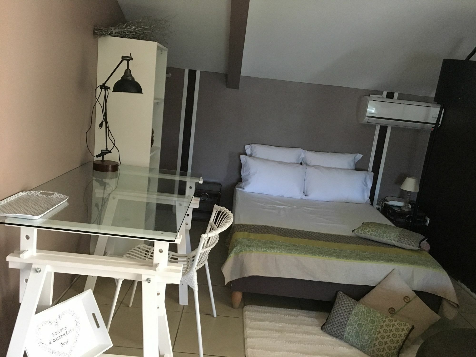 House With 5 Rooms In Etang Sale, With Wonderful Mountain View, Enclos Eksteriør billede
